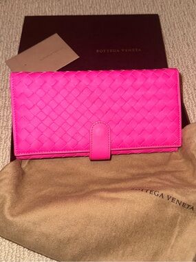Bottega Veneta  Pink Intrecciato Continental Wallet complete set!